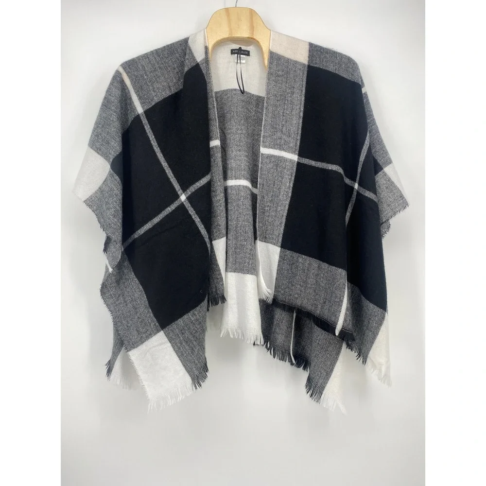 Aerosoles Poncho Wrap OS Black White Buffalo Plaid Fringe Excellent